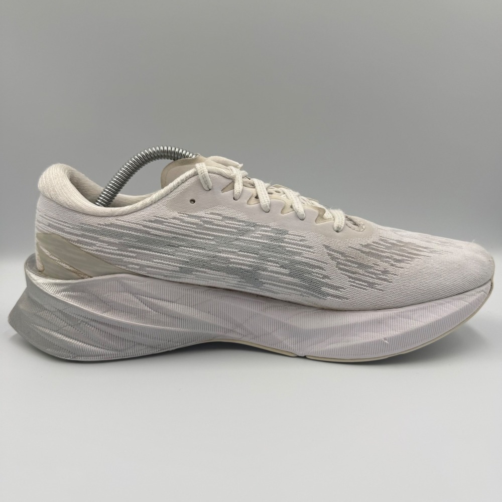 ASICS Novablast 3 Women Size 10.5 Running Shoes 1012B288 White Silver - Picture 4 of 9
